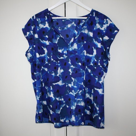 Ivanka Trump | Blue and White Floral Top | XL - Picture 15 of 15